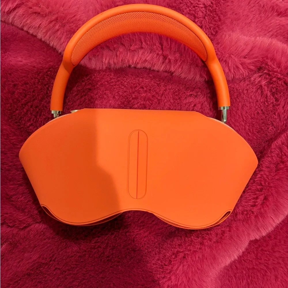 Gently used Apple AirPod Max - Lightning Connection - charger included